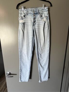 American Eagle Outfitters Light Wash Distressed Jeans 4 Long